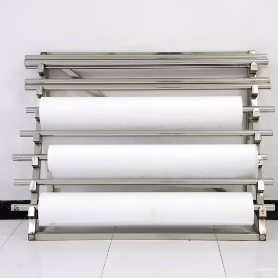 Fabricado en China Tela no tejida de alta calidad de bata protectora PP con película de PE 55GSM 65GSM para delantal desechable y ropa de aislamiento